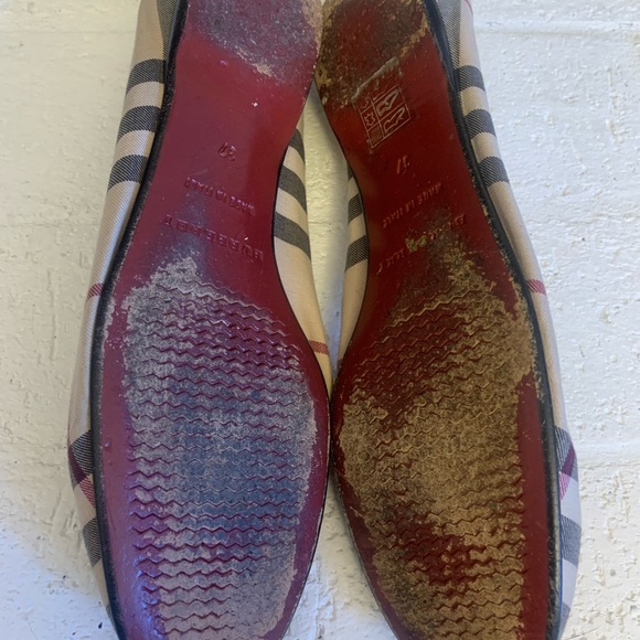 Gently used BURBERRY ballerina flats, in classic Burberry pattern. Size 37. - Picture 8 of 11